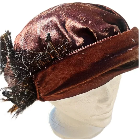 VTG- Rare find!Dark Merlot Red VOGUL NEW YORK New York Hat display picture 1
